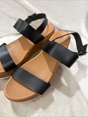Time and Tru Black Platform Wedge Sandals with Tan Footbed